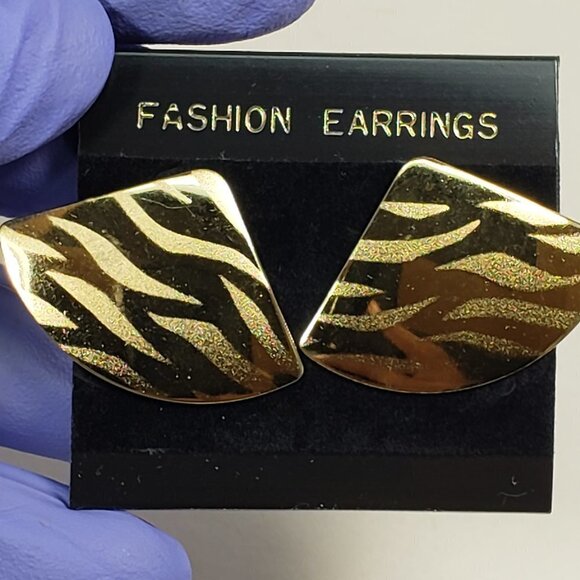 Bold Gold Tone Zebra Print Stud Earrings – Retro Animal Print Statement Jewelry - Picture 4 of 6